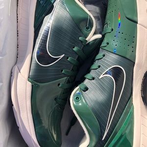 Kobe 4 undefeated green 10.5